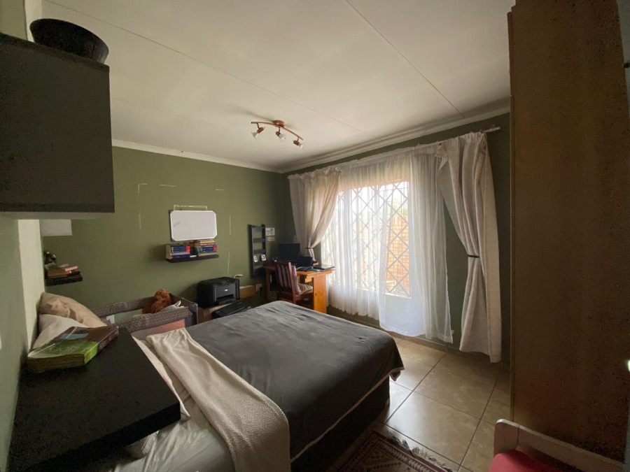 2 Bedroom Property for Sale in Kannoniers Park North West